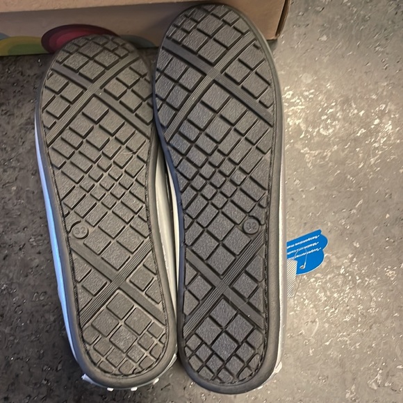 Girls Umi Leather Silver Loafers Size 1 New in Box - Picture 7 of 8